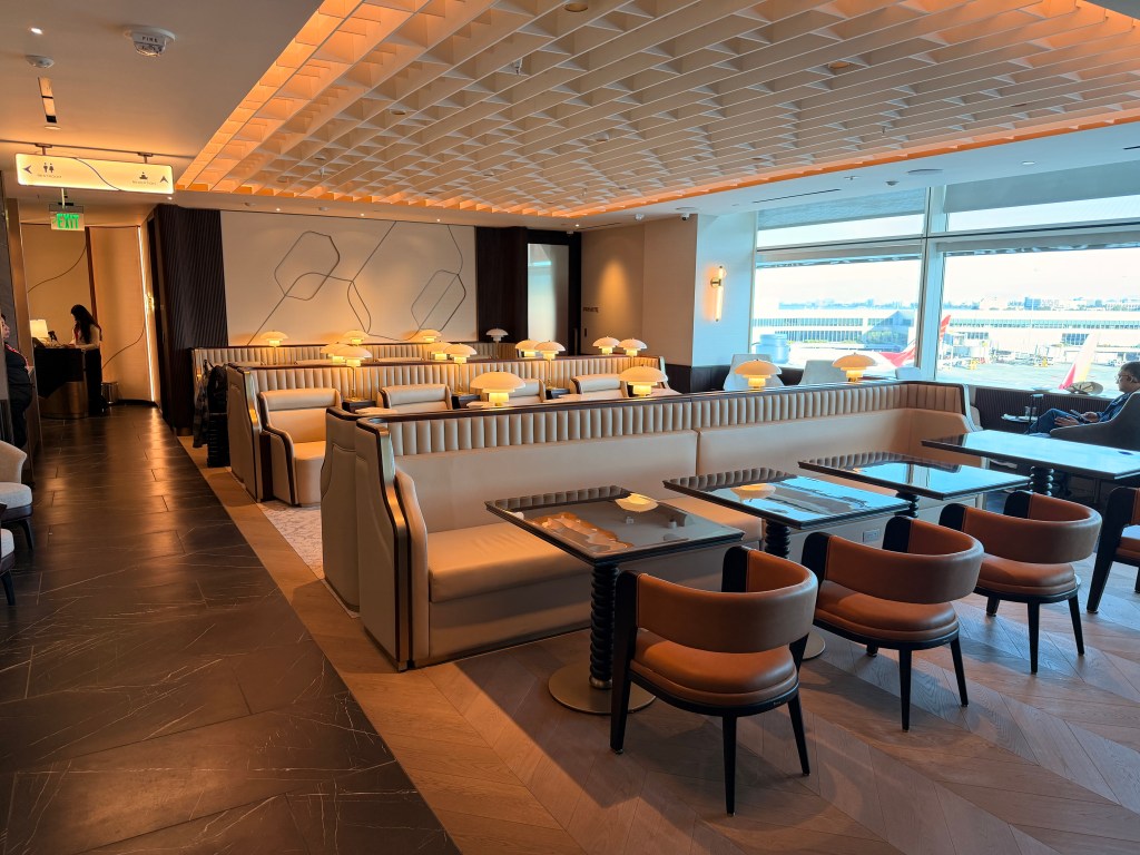 【R20878】India Club & Lounge Air India debuts its first signature Maharaja Lounge at San